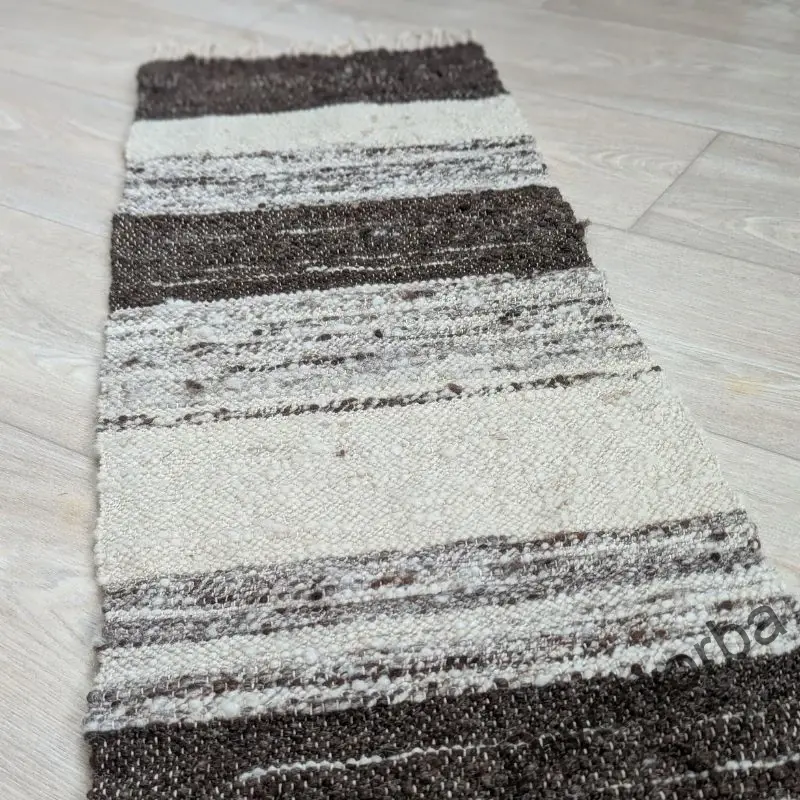 Koberec z přírodní ručně předené ovčí vlny (90x34cm)